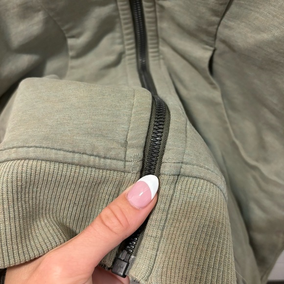 Lululemon On The Daily Hoodie
Heathered Fatigue Fog - Picture 6 of 12
